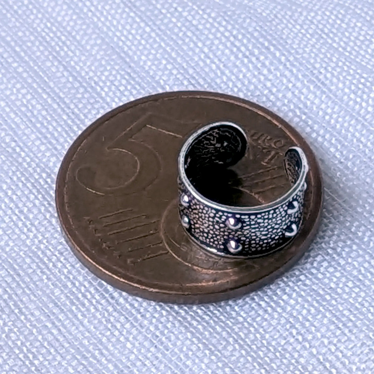 Ohrklemme Silber 925 Nieten-Design - Earcuff im Grunge-Stil