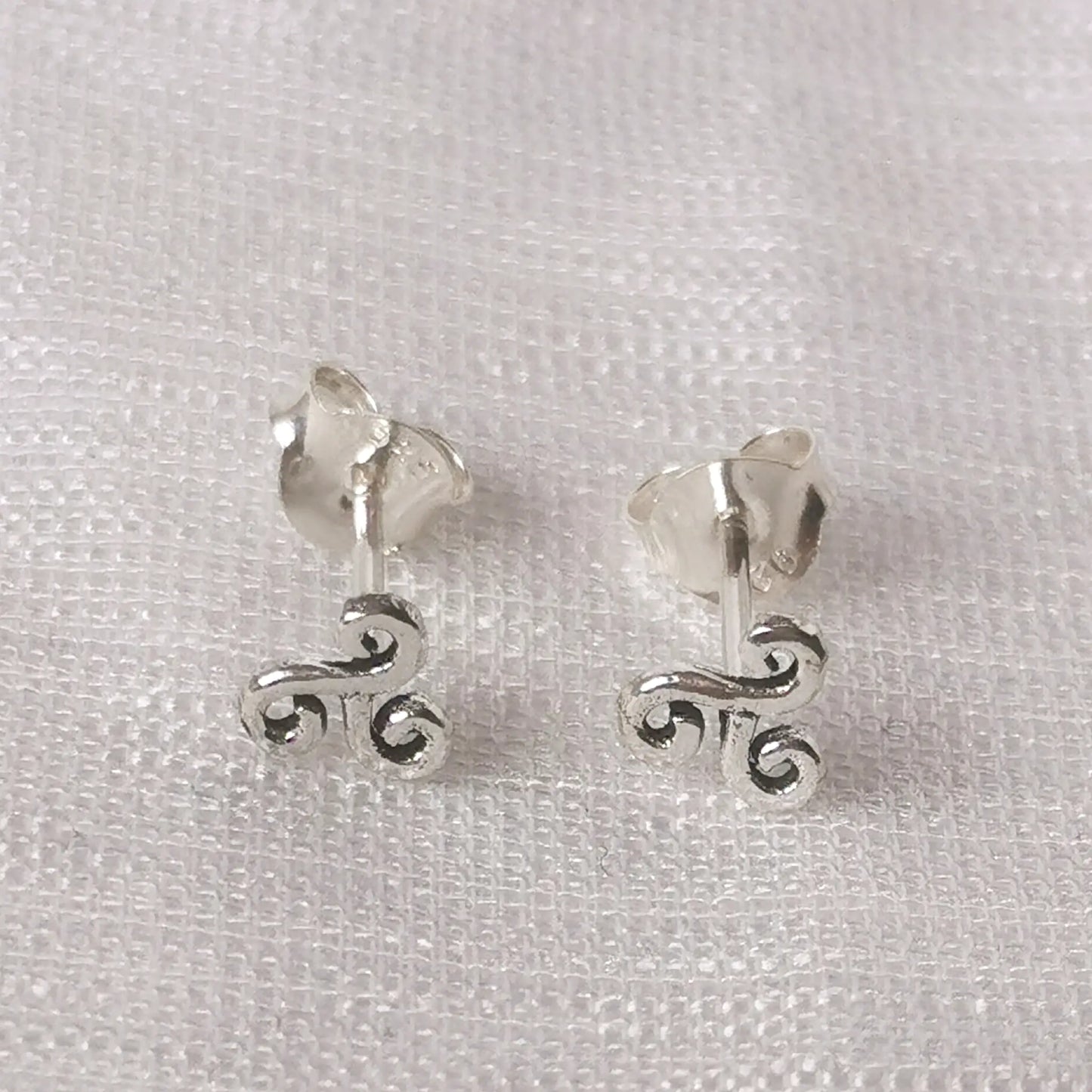 Triskele Ohrstecker – Keltische Ohrringe aus 925 Silber