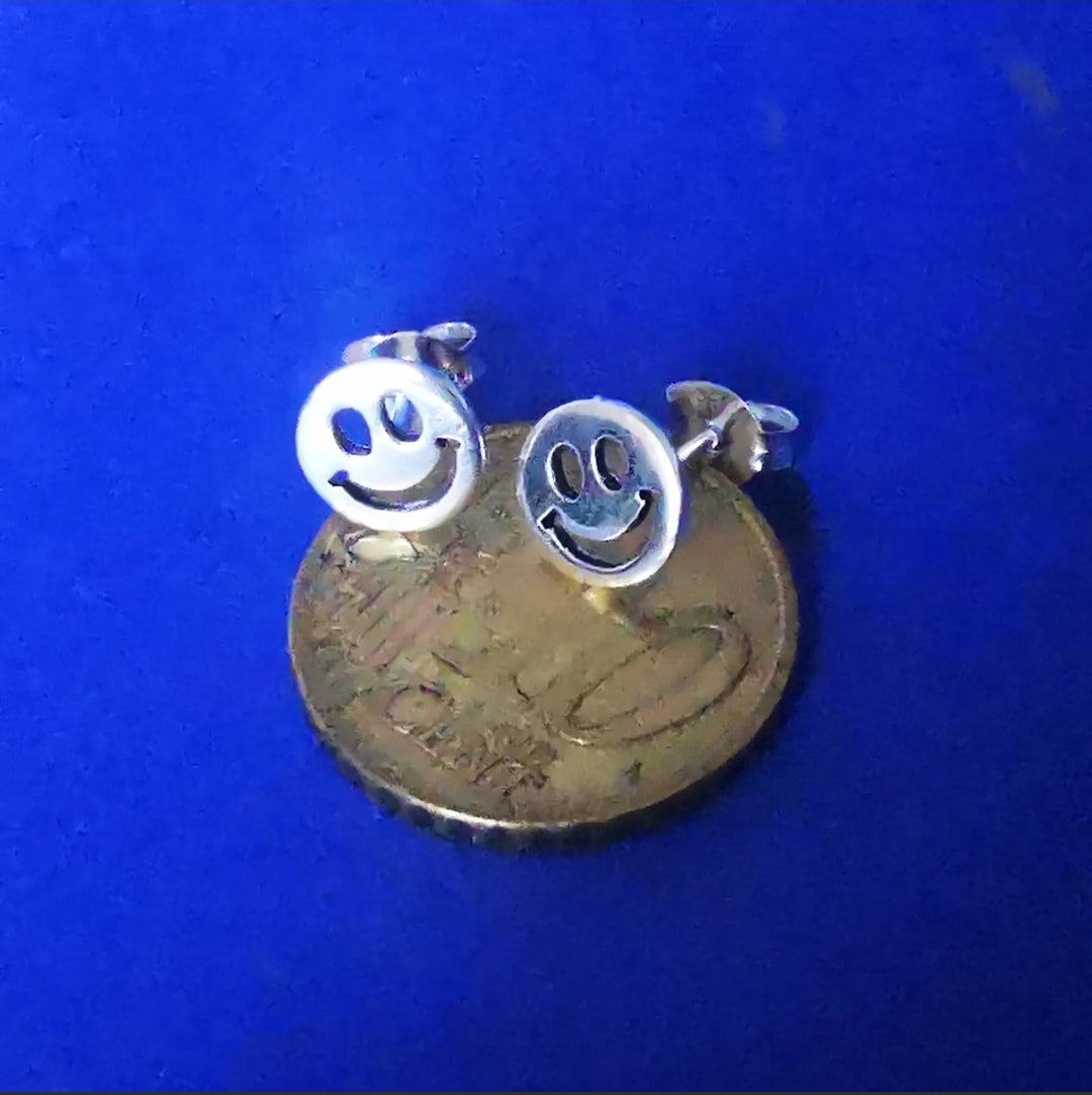 Smiley Ohrstecker aus 925 Silber – Runde Ohrringe mit Smile Design