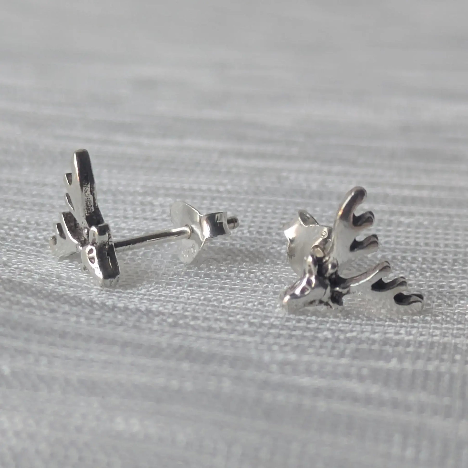 925 Silber Geweih Ohrstecker – glänzende Wald-Tiermotiv-Ohrringe, Unisex.