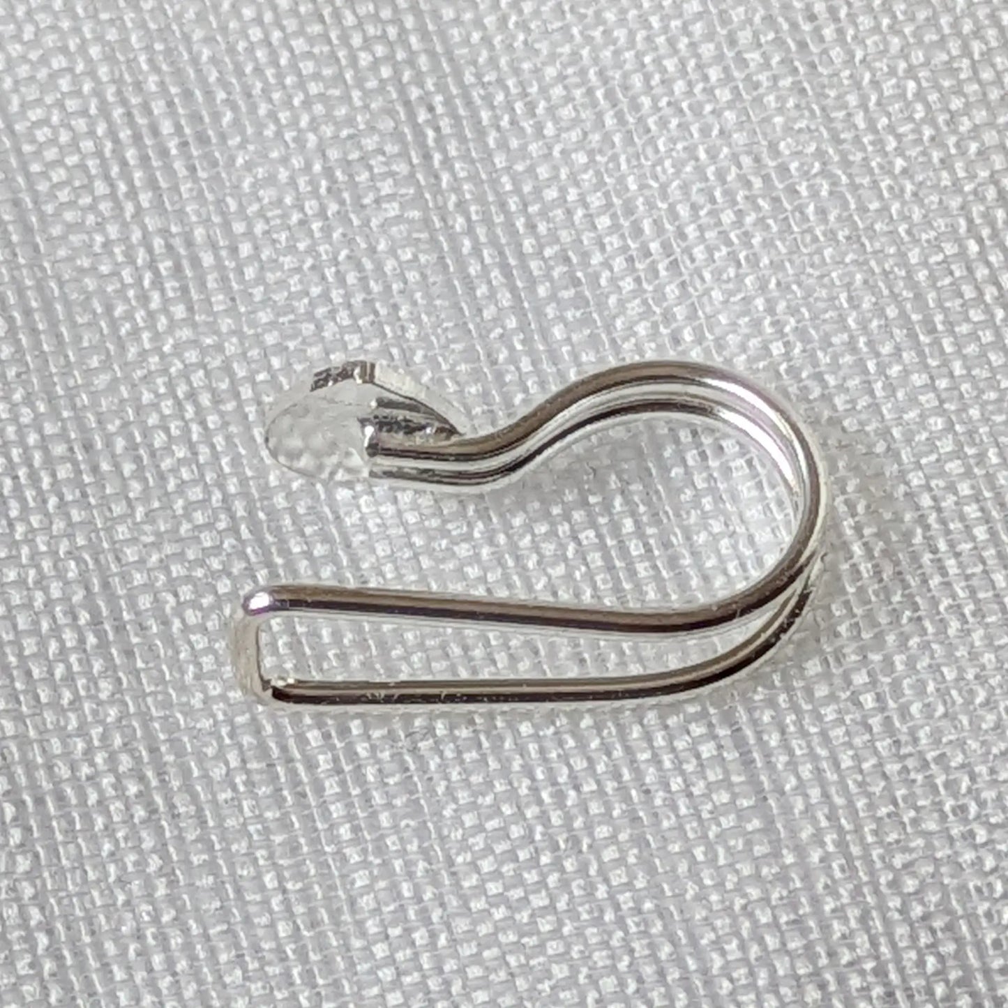 Rückseite der verstellbaren 925 Silber Ohrmanschette mit Bügel-Klemmmechanismus
