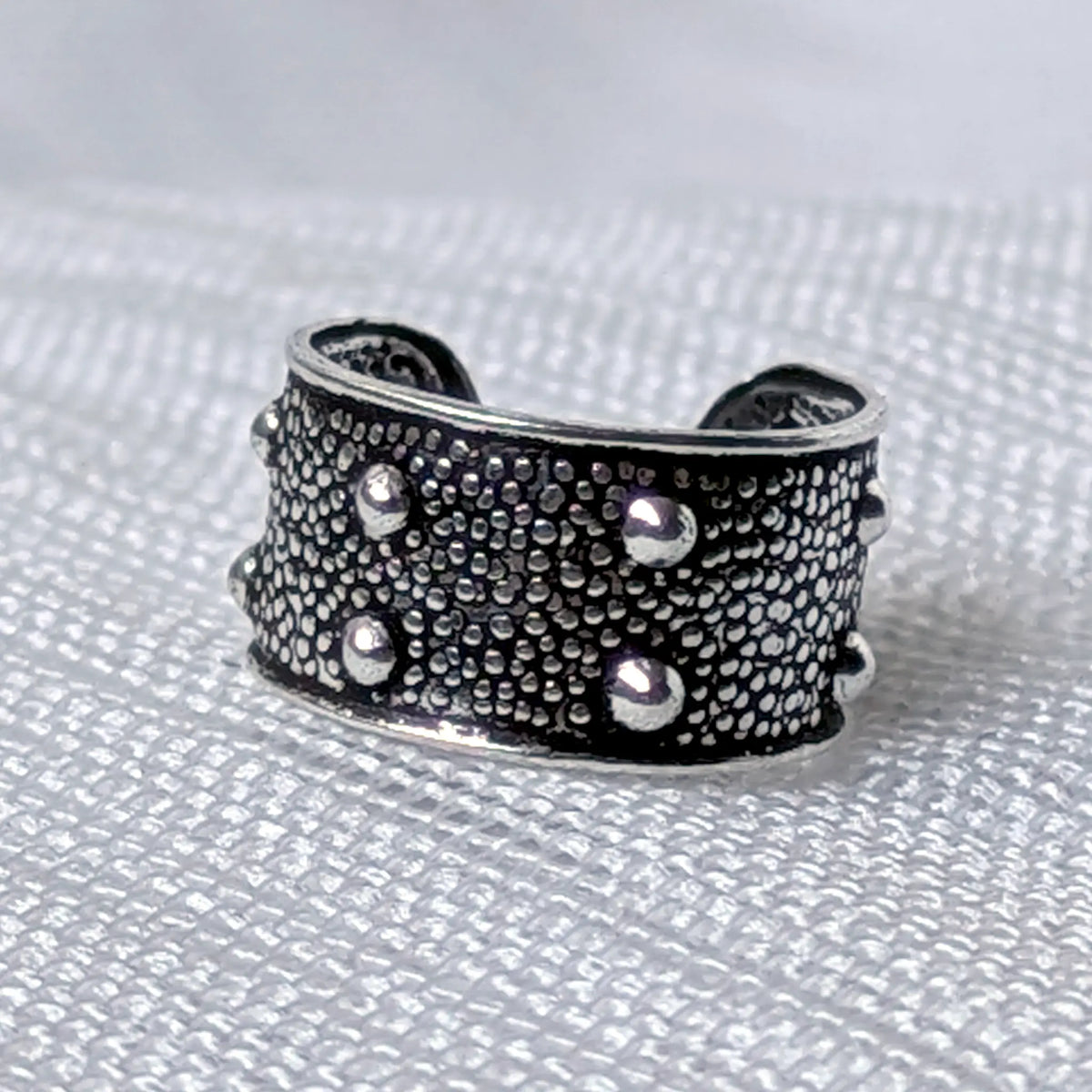 Ohrklemme Silber 925 Nieten-Design - Earcuff im Grunge-Stil