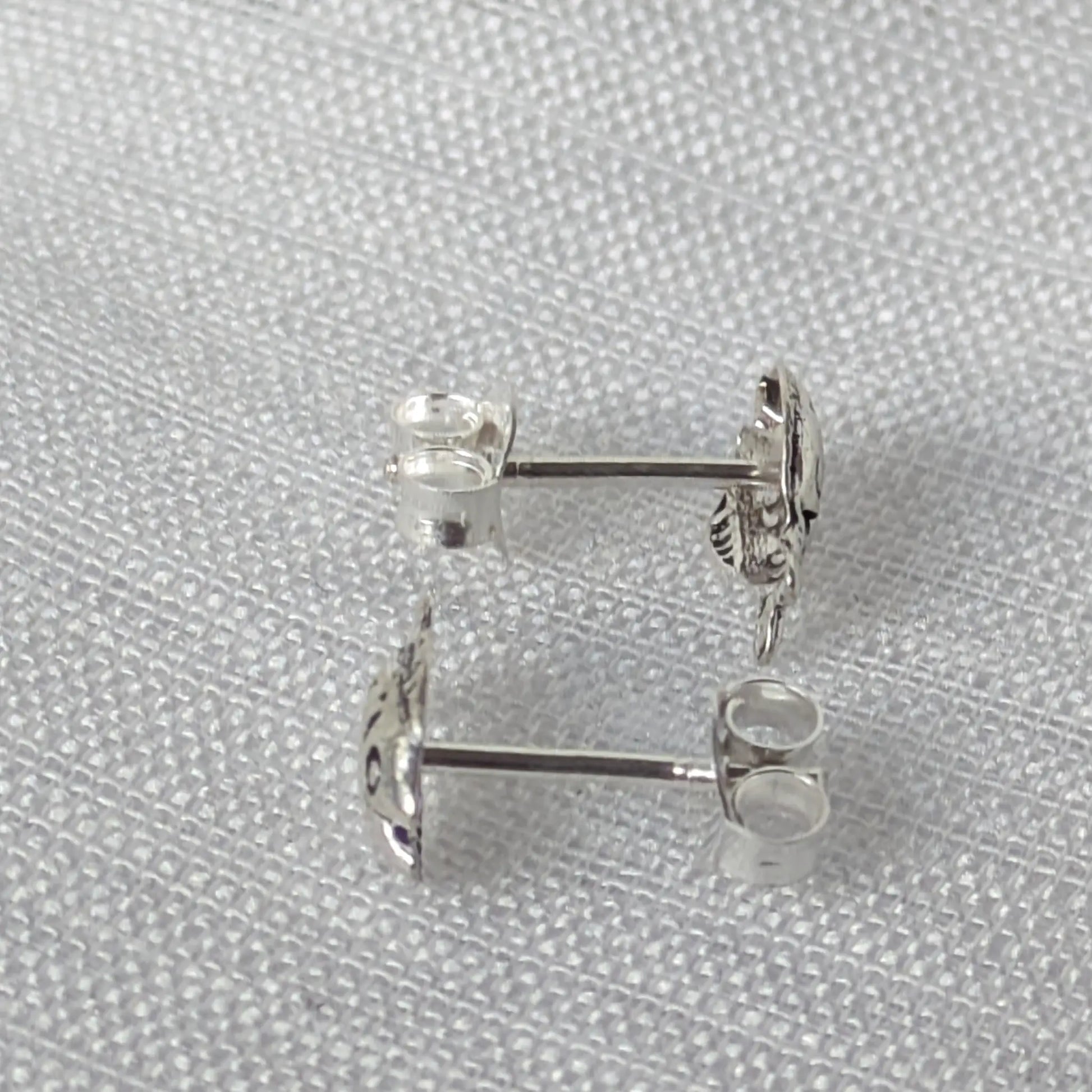 Profilansicht Fisch Ohrstecker aus Silber maritimes Design