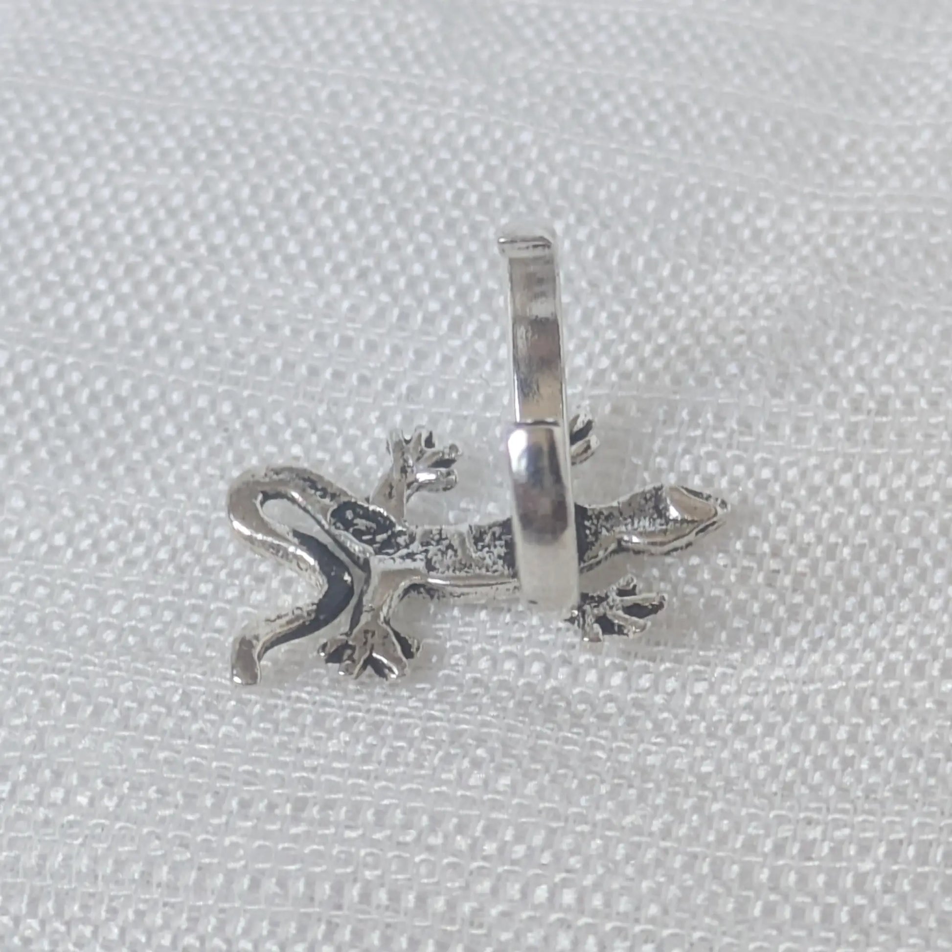 Gecko Ear Cuff 925 Silber – Rückansicht der silbernen Eidechsen-Ohrringe
