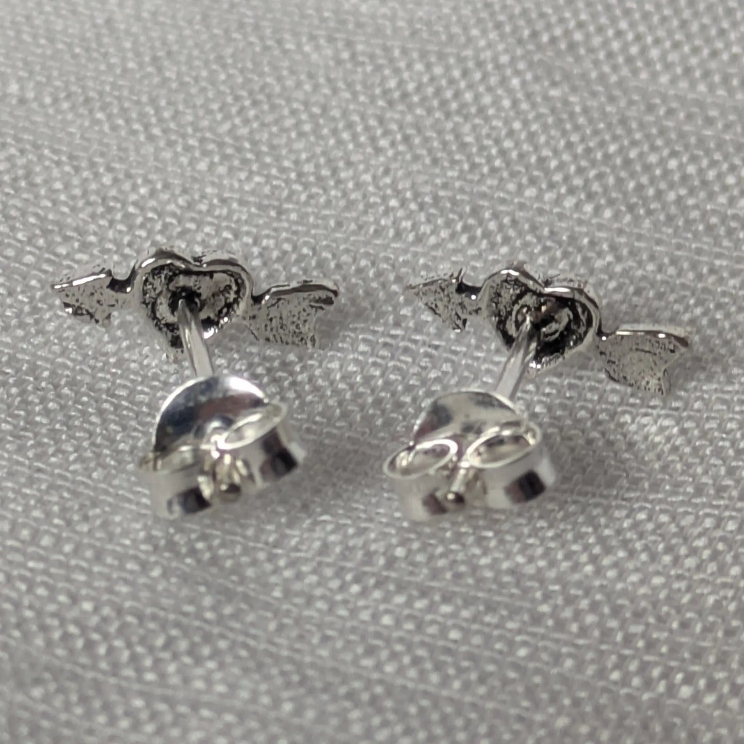 Rückseite der 925 Silber Ohrstecker mit sicherem Steckverschluss.