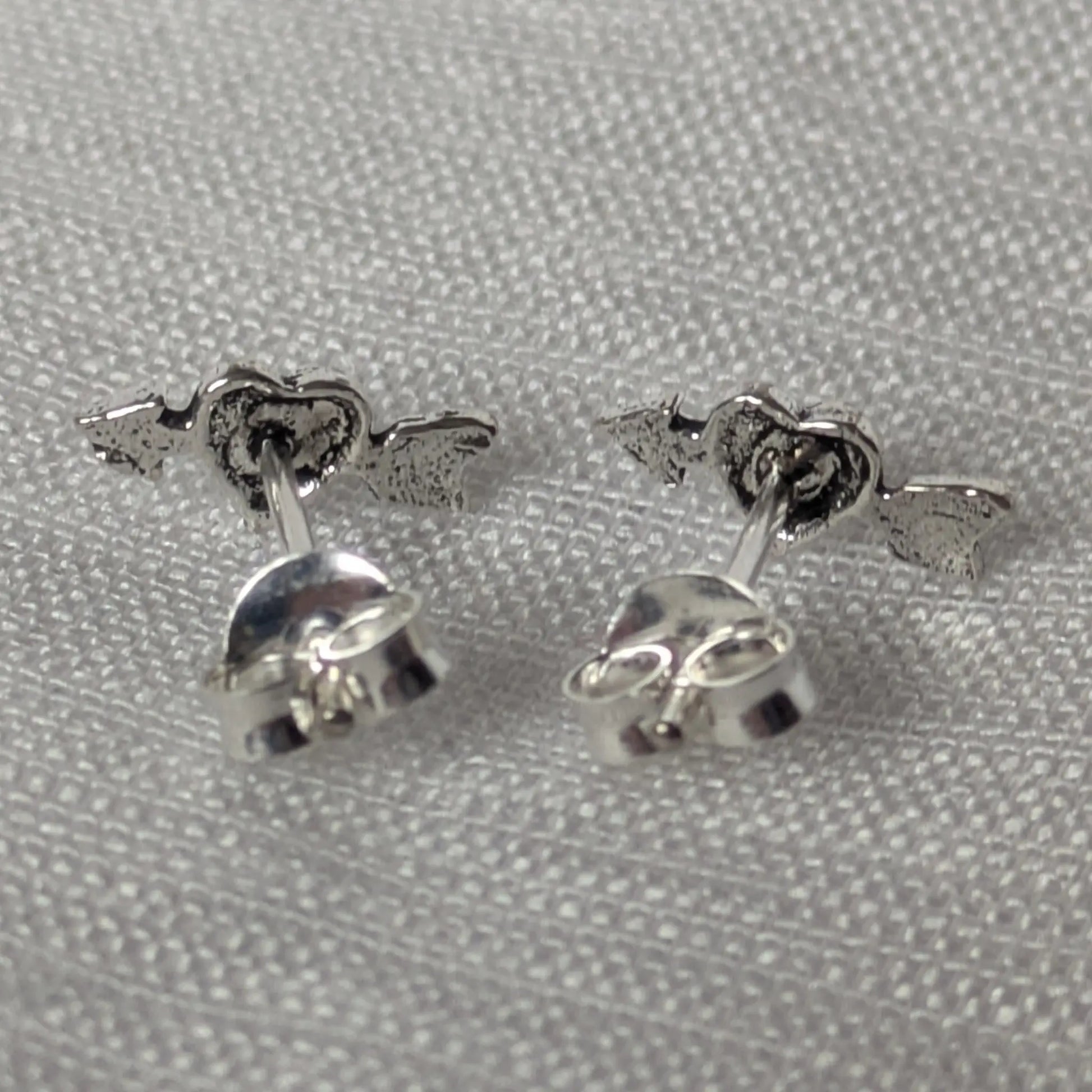 Rückseite der 925 Silber Ohrstecker mit sicherem Steckverschluss.