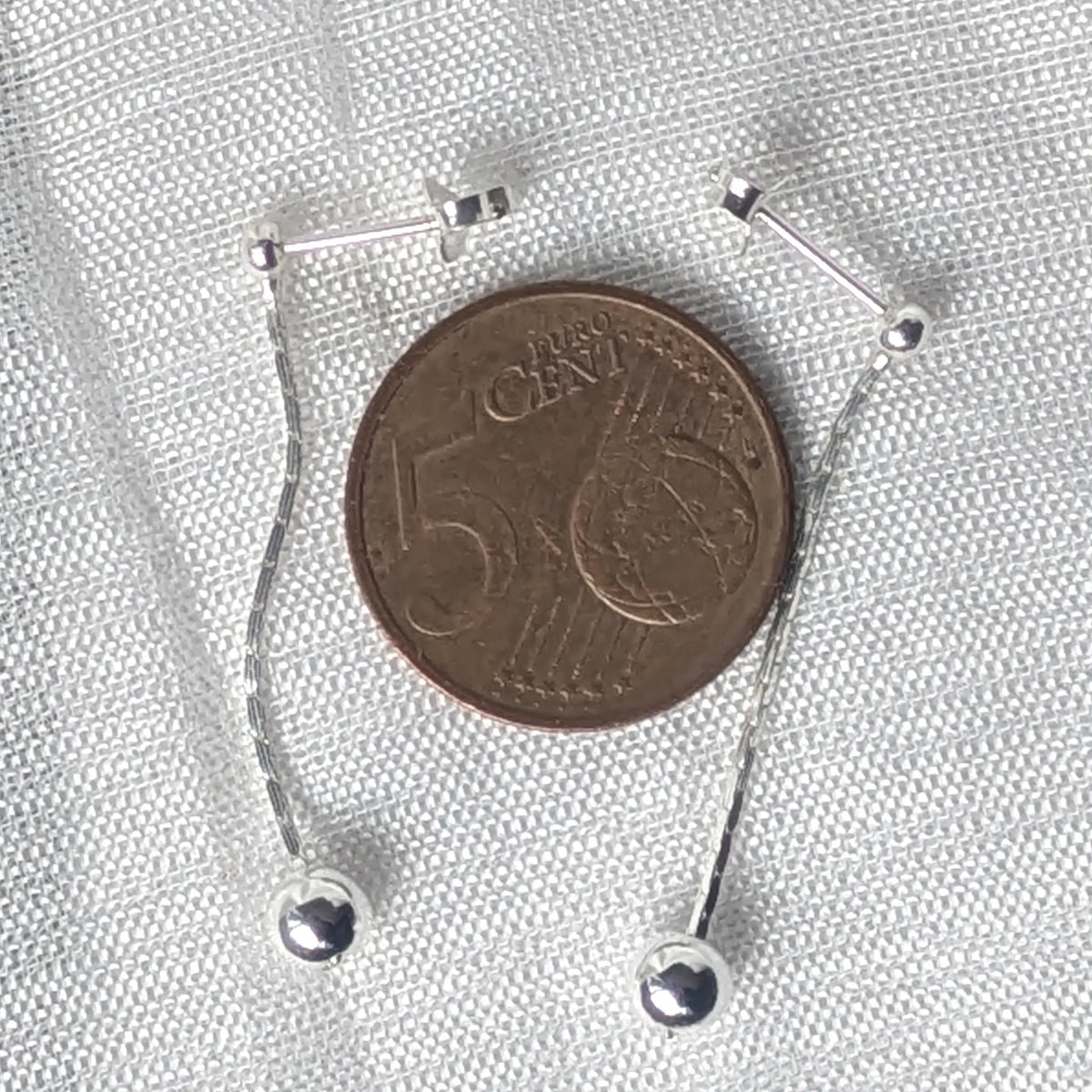 925 Sterling Silber Kettenohrstecker auf 5-Cent-Münze zur Darstellung der Größe und Proportionen