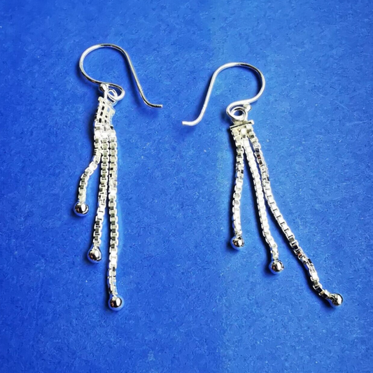 Elegante Ohrhänger aus 925 Silber – Feine Kettchen & Glanzakzente