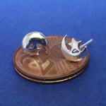Lade das Bild in den Galerie-Viewer, Ohrstecker aus Silber Halbmond mit Stern - Ohrringe
