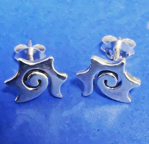 Ohrstecker aus Silber im Tribal Design