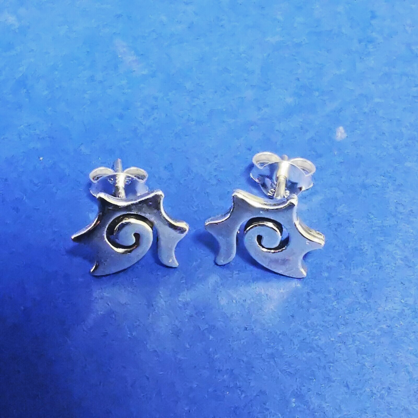 Ohrstecker aus Silber im Tribal Design
