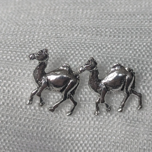 Vorderansicht Kamel Ohrstecker 925 Sterling Silber Nahaufnahme