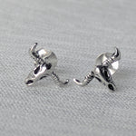 Lade das Bild in den Galerie-Viewer, 925 Silber Longhorn Büffelschädel Ohrstecker – Western Style Ohrringe
