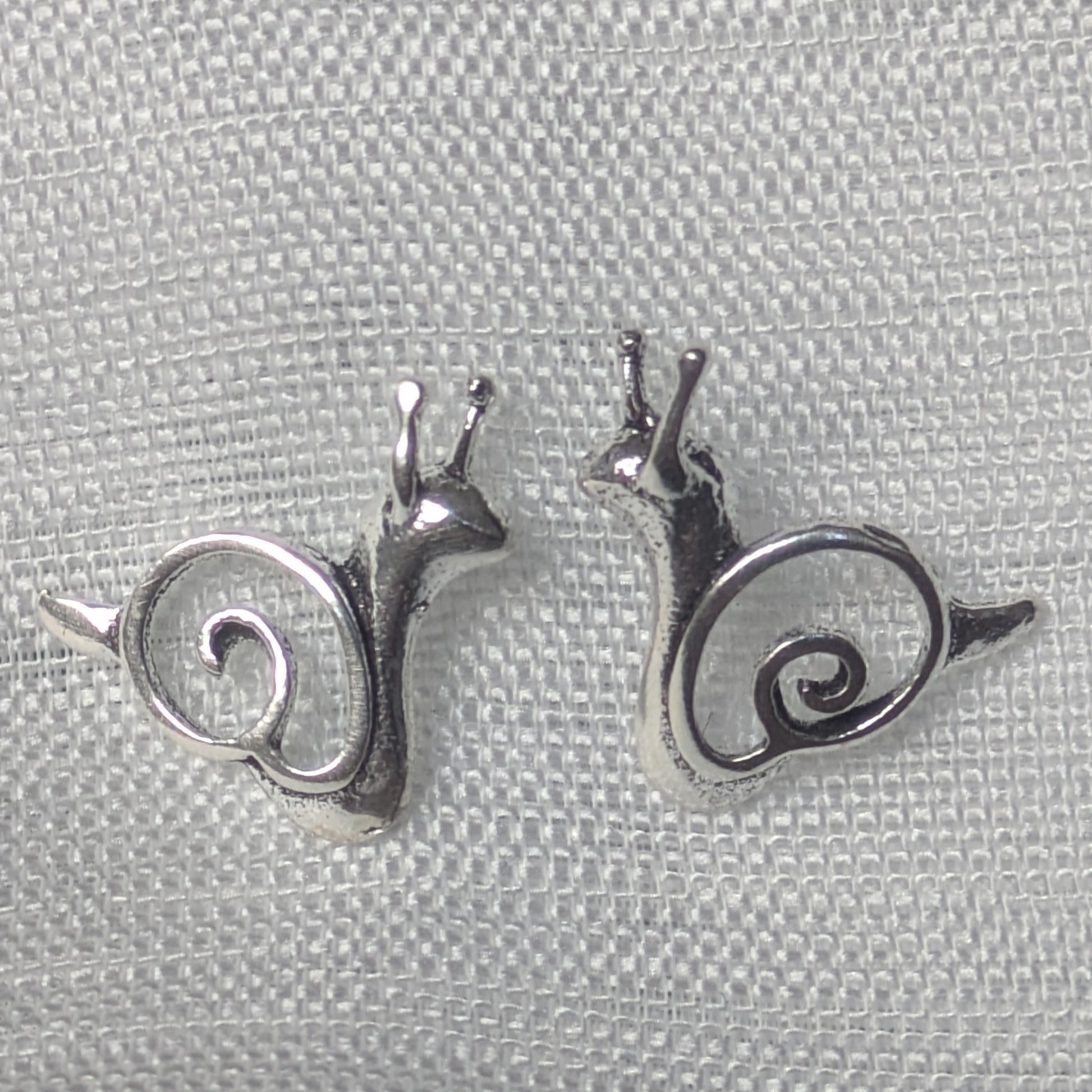 Vorderansicht Schnecken Ohrstecker 925 Sterling Silber | Nahaufnahme