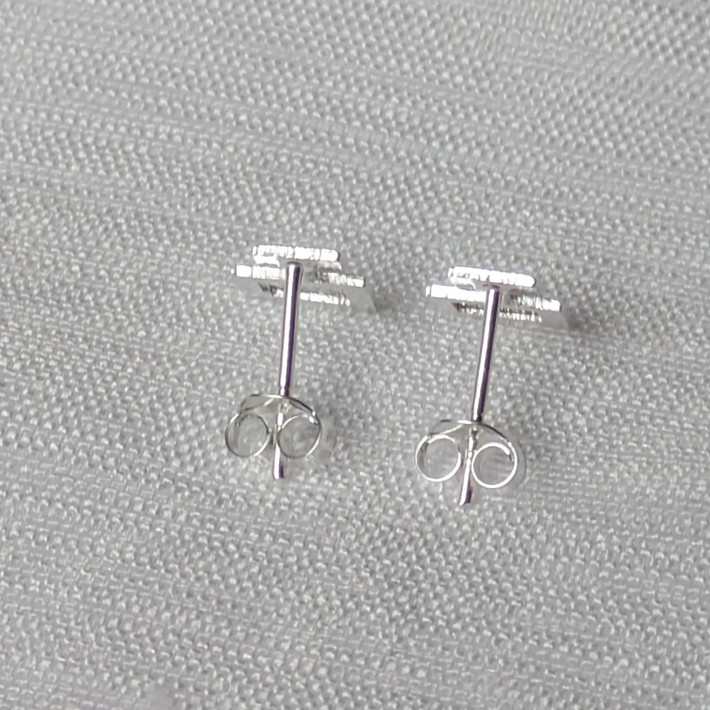 Rückseite der 925 Sterling Silber Ohrringe mit sicherem Steckverschluss