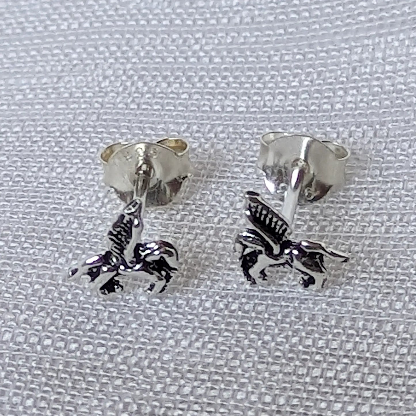 Frontalansicht Paar geflügelte Pferd Ohrstecker Pegasus aus 925 Silber
