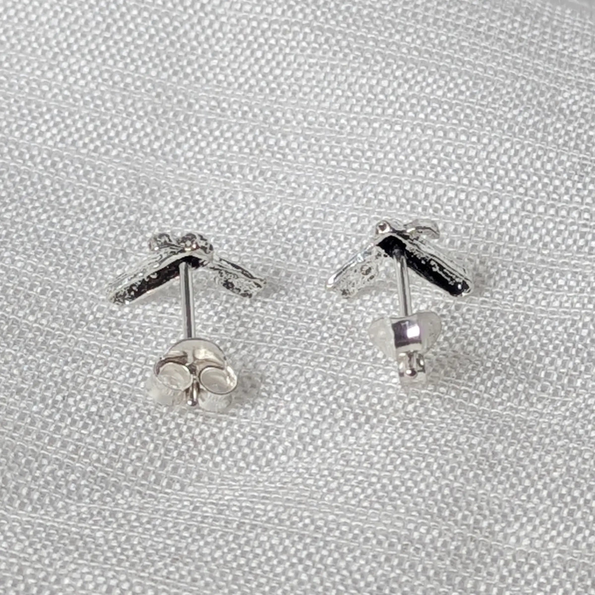 Rückseite der Rasiermesser-Ohrstecker aus 925 Sterling Silber inklusive Butterfly-Verschluss.