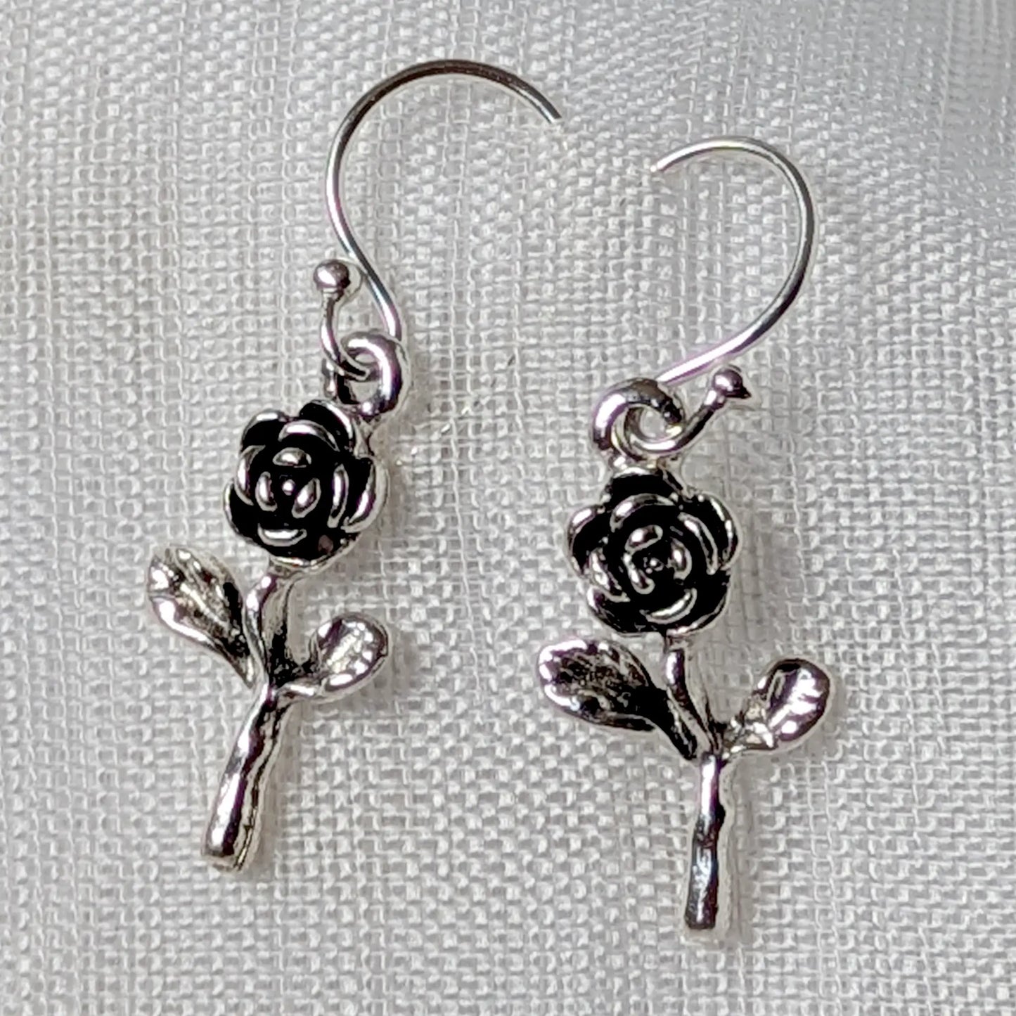 Frontalansicht Damen Ohrhänger Rose aus 925 Sterlingsilber im Vintage-Stil