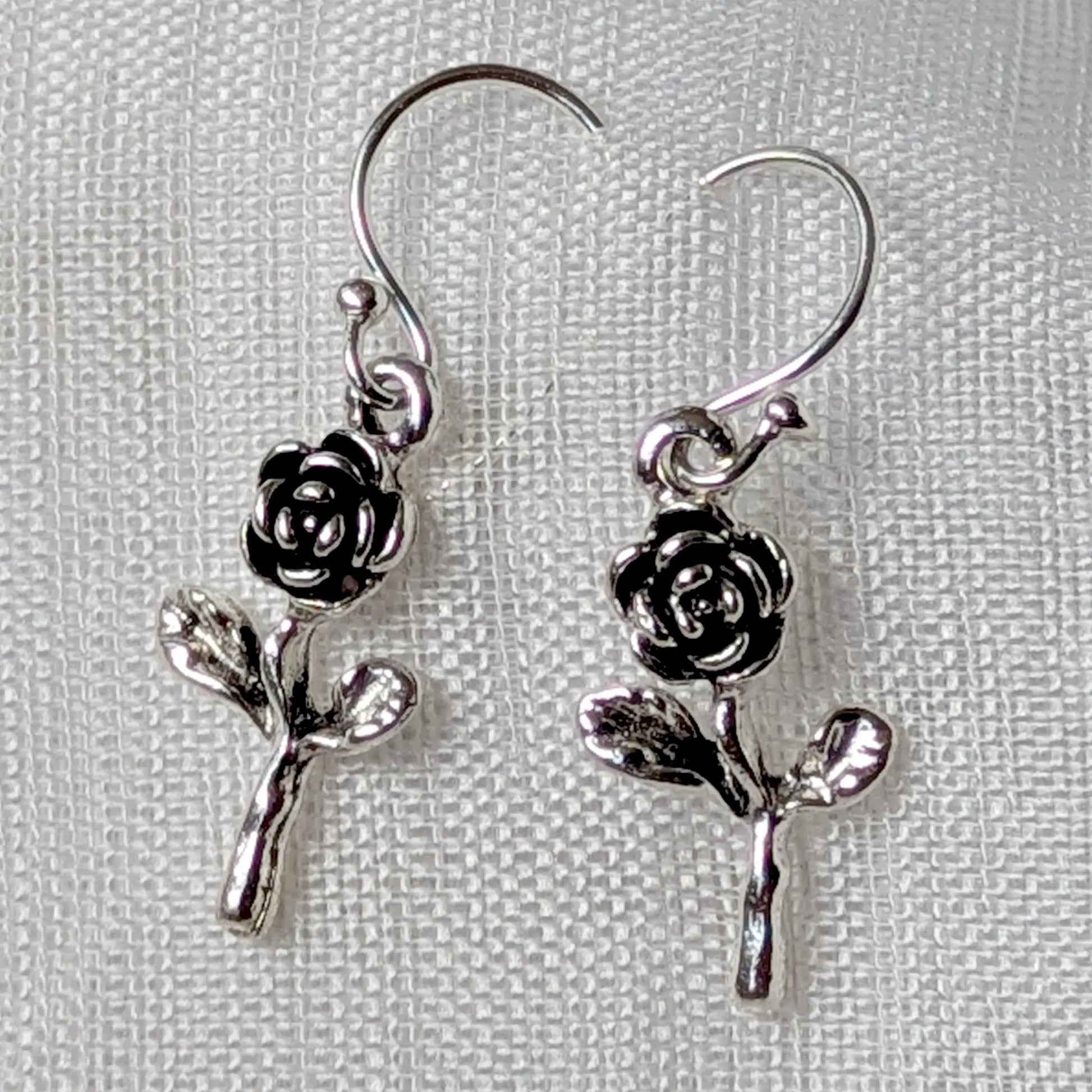 Frontalansicht Damen Ohrhänger Rose aus 925 Sterlingsilber im Vintage-Stil
