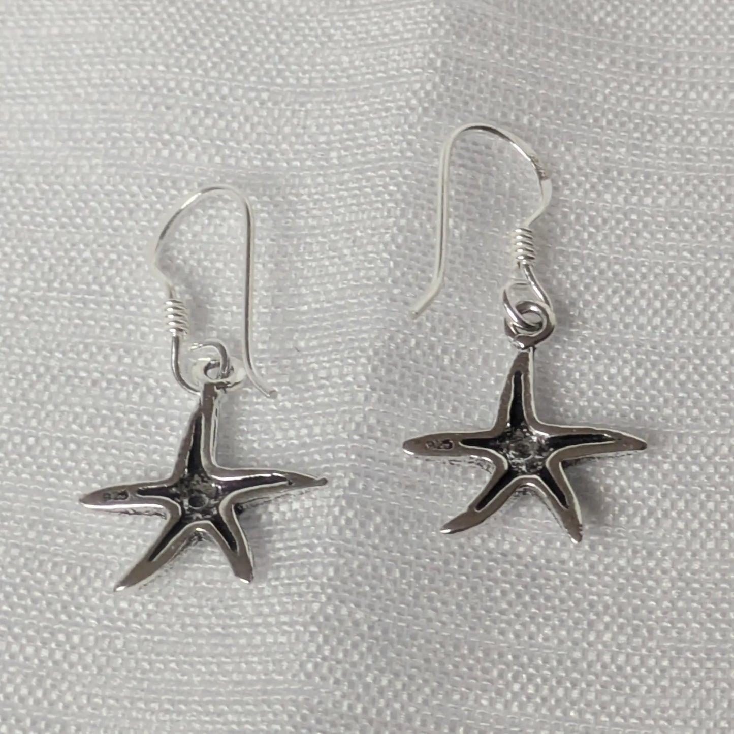 Rückseite der Seestern Ohrhänger mit sichtbarem 925 Silber Stempel.