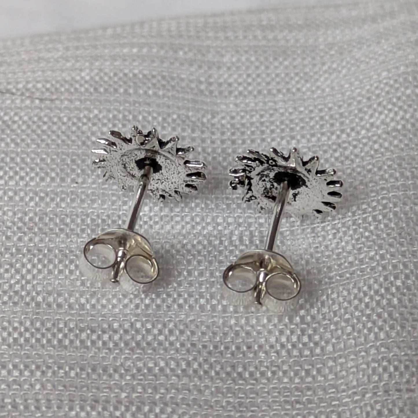 Rückseite der Sonnen-Ohrringe mit 925 Silber Stempelung (Punze).