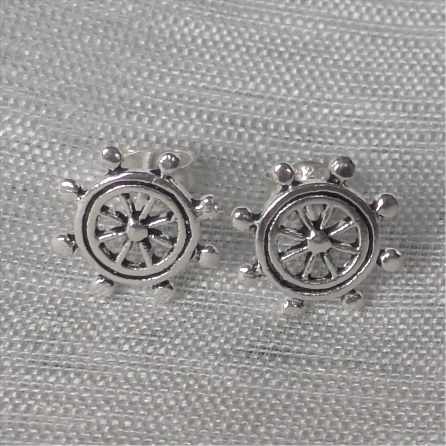 Steuerrad Ohrstecker aus 925 Sterling Silber, maritimes Schiffsrad Design frontal
