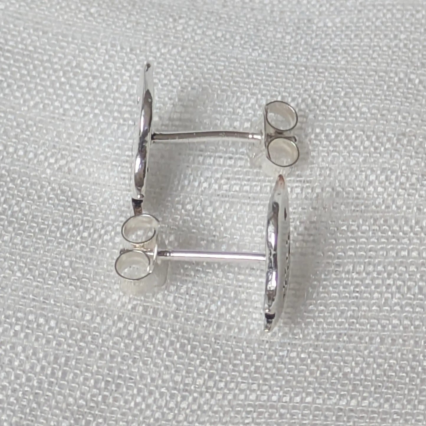 Seitenprofil der 925 Sterling Silber Ohrstecker kleine Ente.