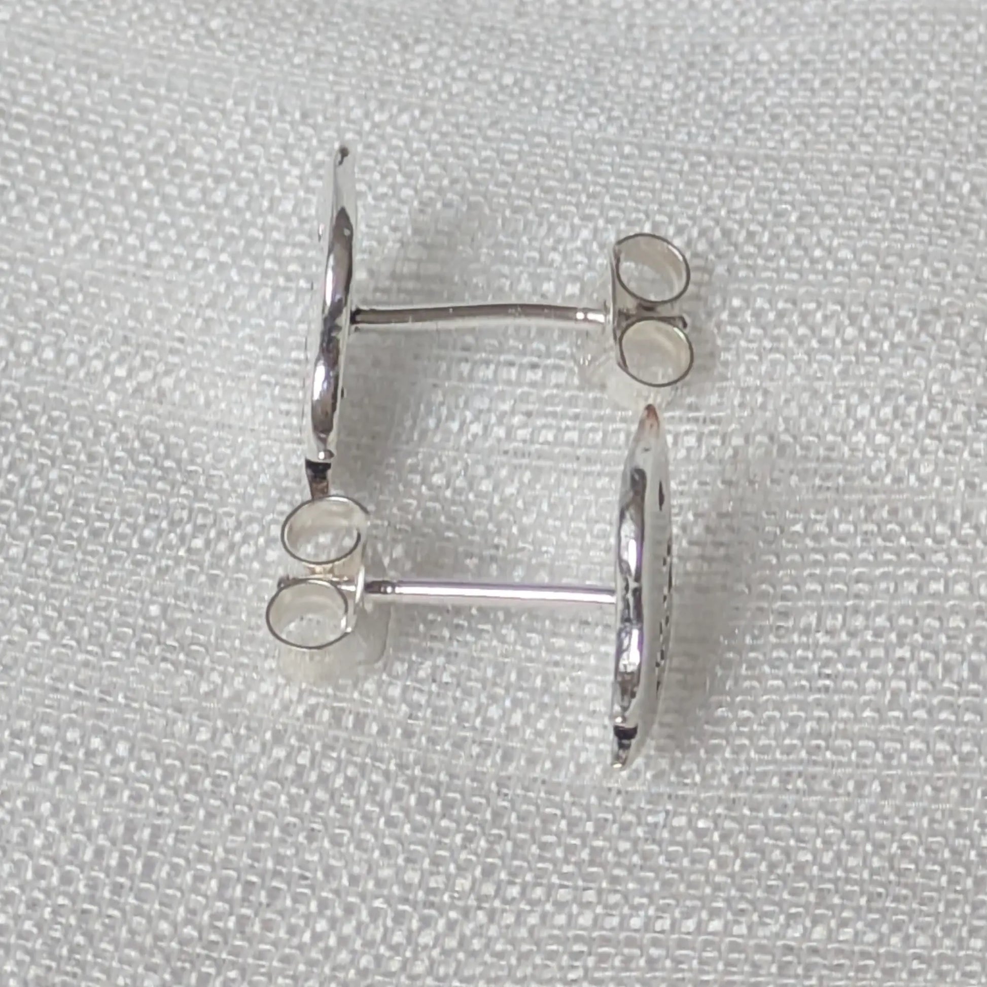 Seitenprofil der 925 Sterling Silber Ohrstecker kleine Ente.