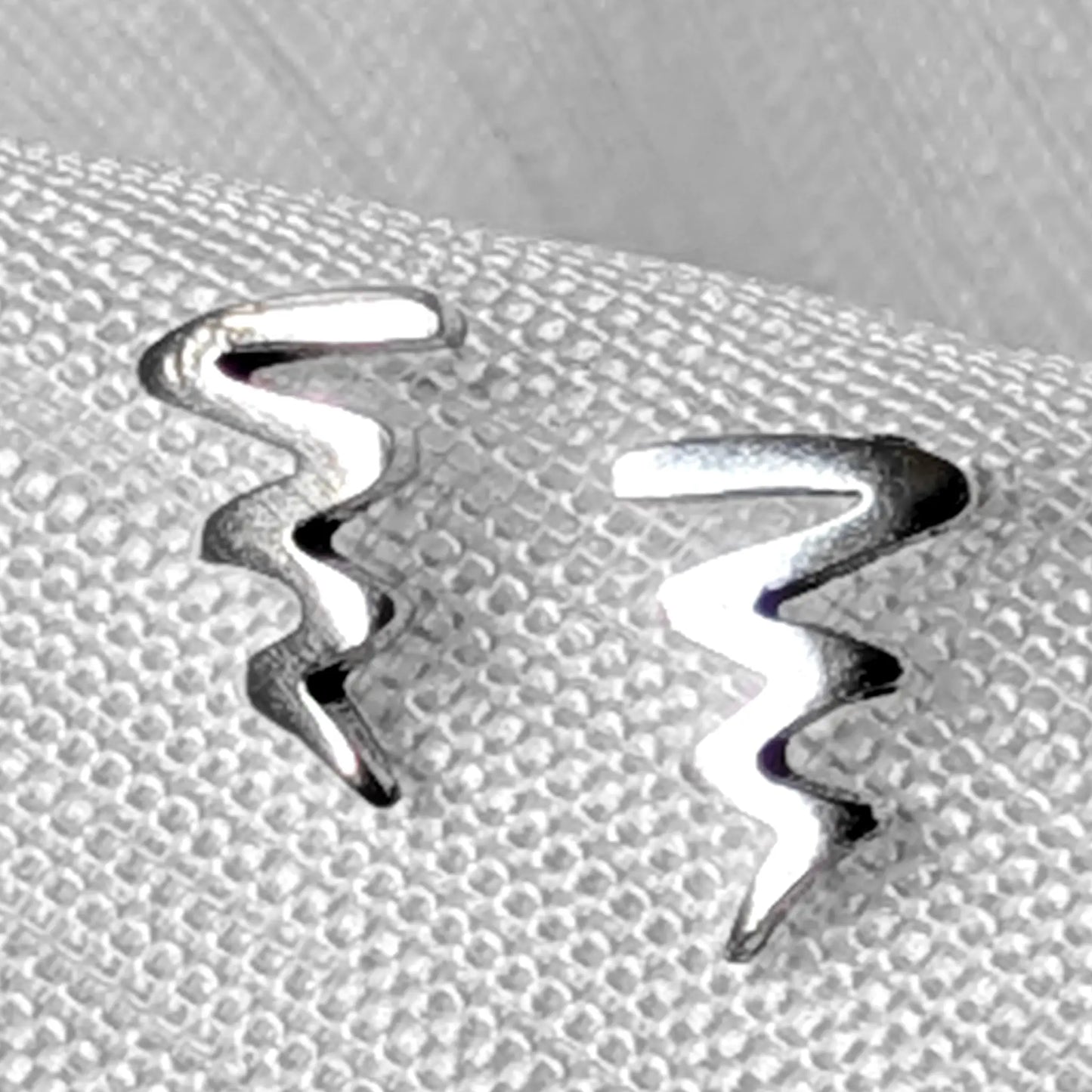 Zickzack Ohrstecker 925 Silber - Geometrische Wellen Ohrringe
