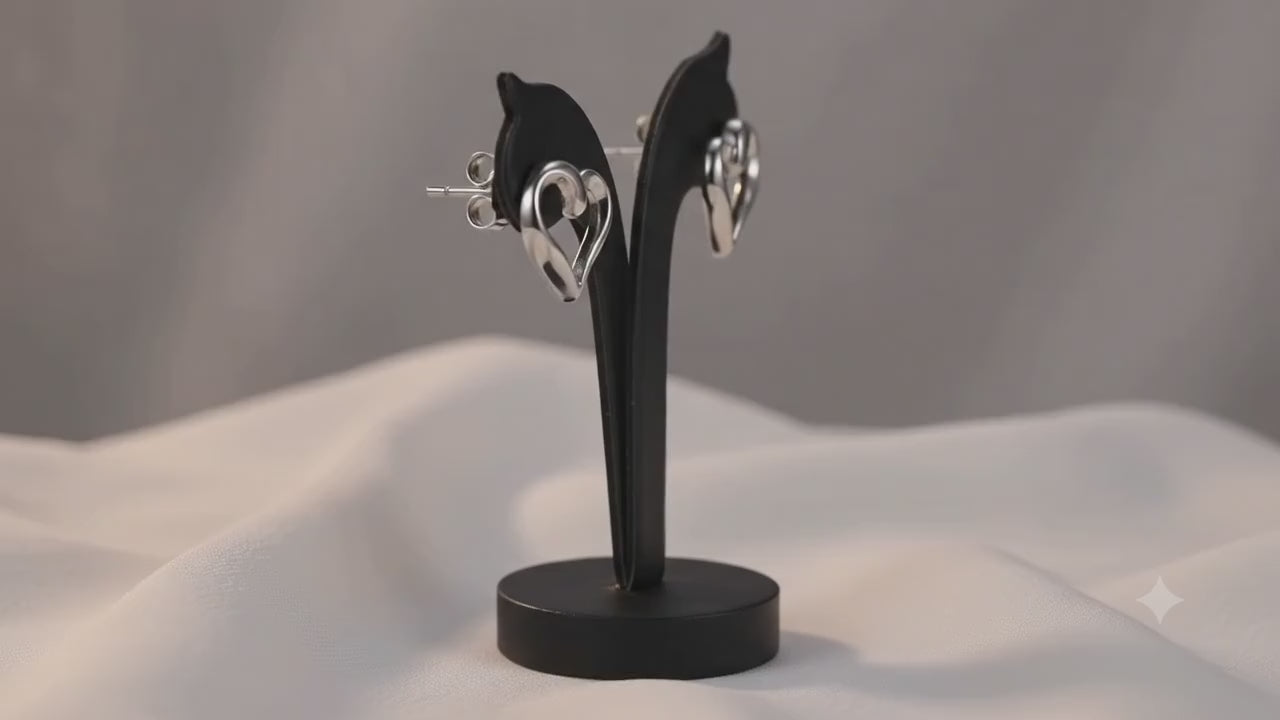 Video der geschwungenen Herz Ohrstecker aus hochglanzpoliertem 925 Sterling Silber