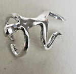 Lade das Bild in den Galerie-Viewer, Ear Cuff Ohrklemme Mann im Ohr Kletterer 925 Silber - Ohrringe
