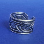 Lade das Bild in den Galerie-Viewer, Ohrklemme aus Silber Ear Cuff mit Pfeilmuster
