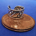 Lade das Bild in den Galerie-Viewer, Ohrklemme aus Silber Ear Cuff mit rustikal-antikem Design
