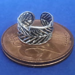 Lade das Bild in den Galerie-Viewer, Ohrklemme aus Silber Ear Cuff im Federdesign
