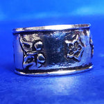 Lade das Bild in den Galerie-Viewer, Ohrklemme aus Silber Ear Cuff mit Symbolen
