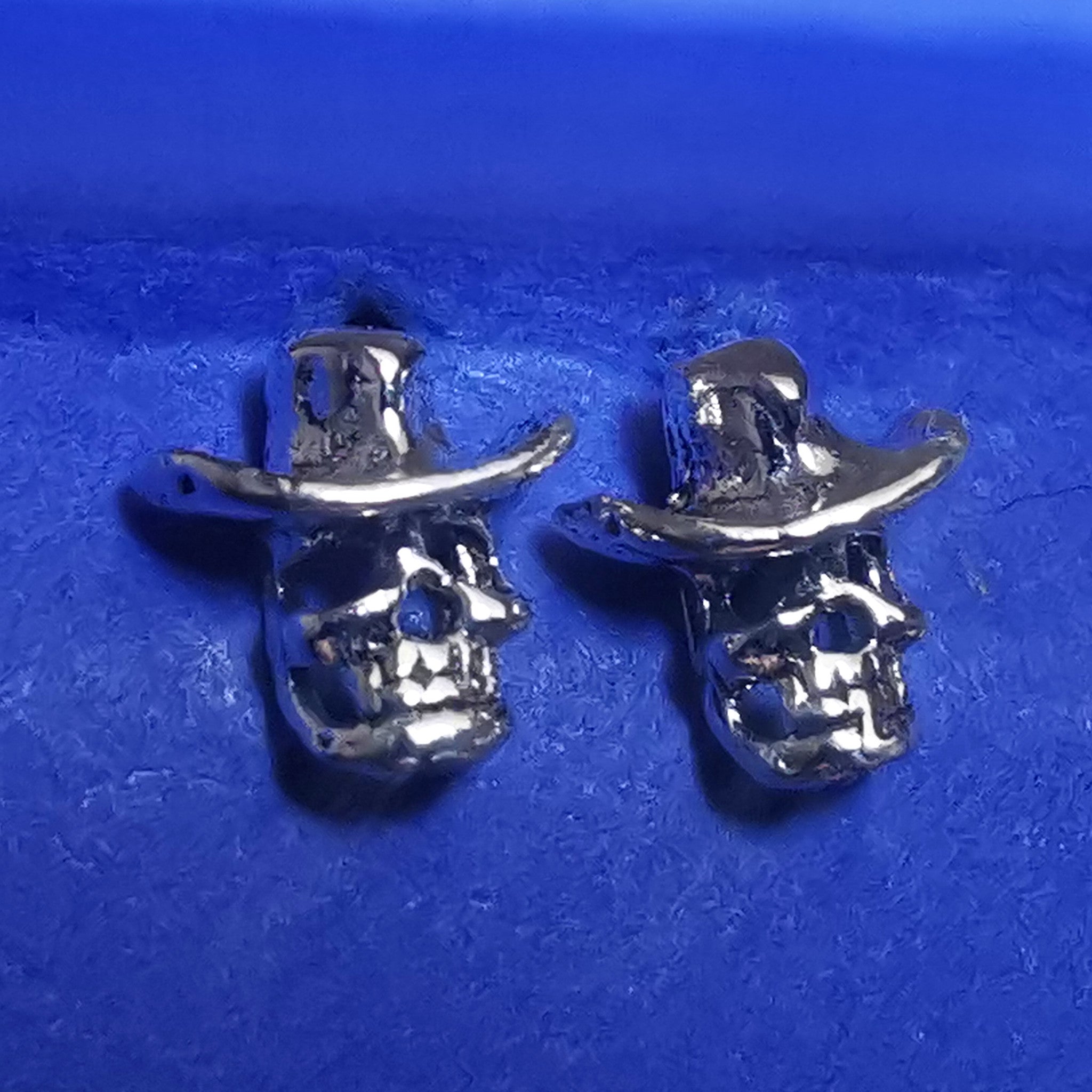 Ohrstecker Totenkopf mit Cowboyhut 925 Silber – Ohrringe