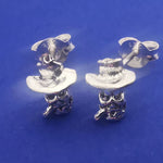 Lade das Bild in den Galerie-Viewer, Ohrstecker Totenkopf mit Hut und Zigarette 925 Silber – Ohrringe
