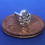 Lade das Bild in den Galerie-Viewer, Ohrstecker aus Silber Totenkopf mit Knochen – Ohrringe
