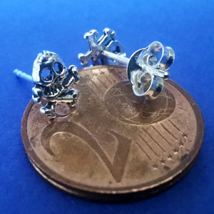 Ohrstecker aus Silber Totenkopf mit Knochen – Ohrringe
