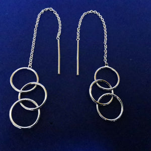 Durchzieher aus Silber mit Ringen an Kette