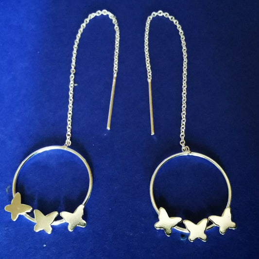 Durchzieher mit Kette und Schmetterlingen auf Ring