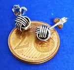Lade das Bild in den Galerie-Viewer, Ohrstecker aus Silber im Knotendesign diverse Modelle - Ohrringe
