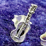 Lade das Bild in den Galerie-Viewer, Ohrstecker Gitarre aus 925 Silber – Ohrringe
