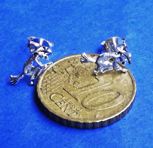 Kleine Ohrstecker aus Silber Hexe auf Besen- Ohrringe