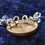 Lade das Bild in den Galerie-Viewer, Kleiner Ohrstecker aus Silber Infinity – Ohrringe
