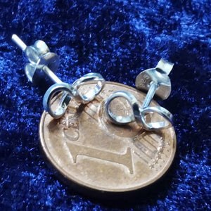 Kleiner Ohrstecker aus Silber Infinity – Ohrringe