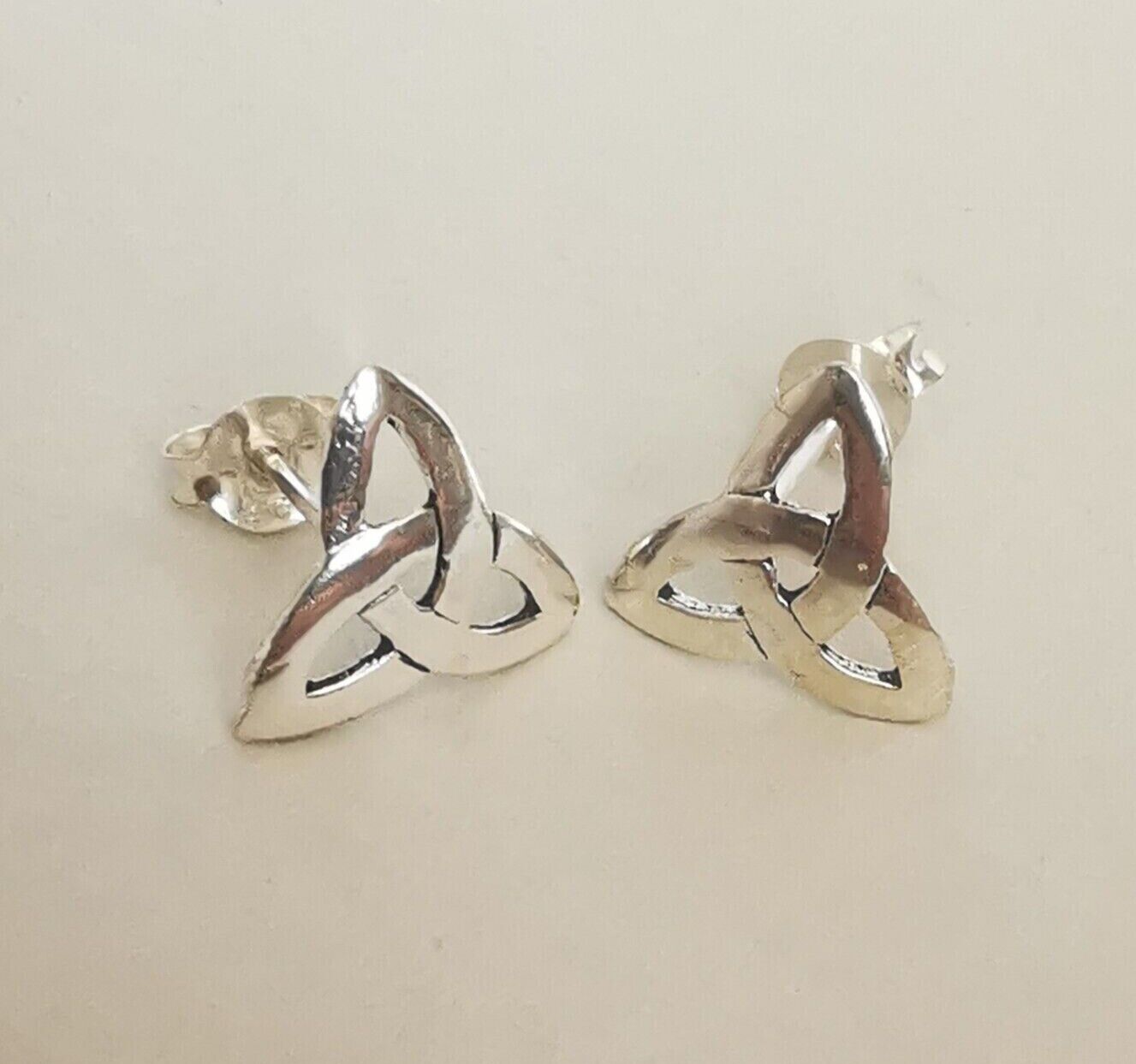 Keltischer Knoten Triquetra Ohrstecker aus 925 Silber - Ohrringe