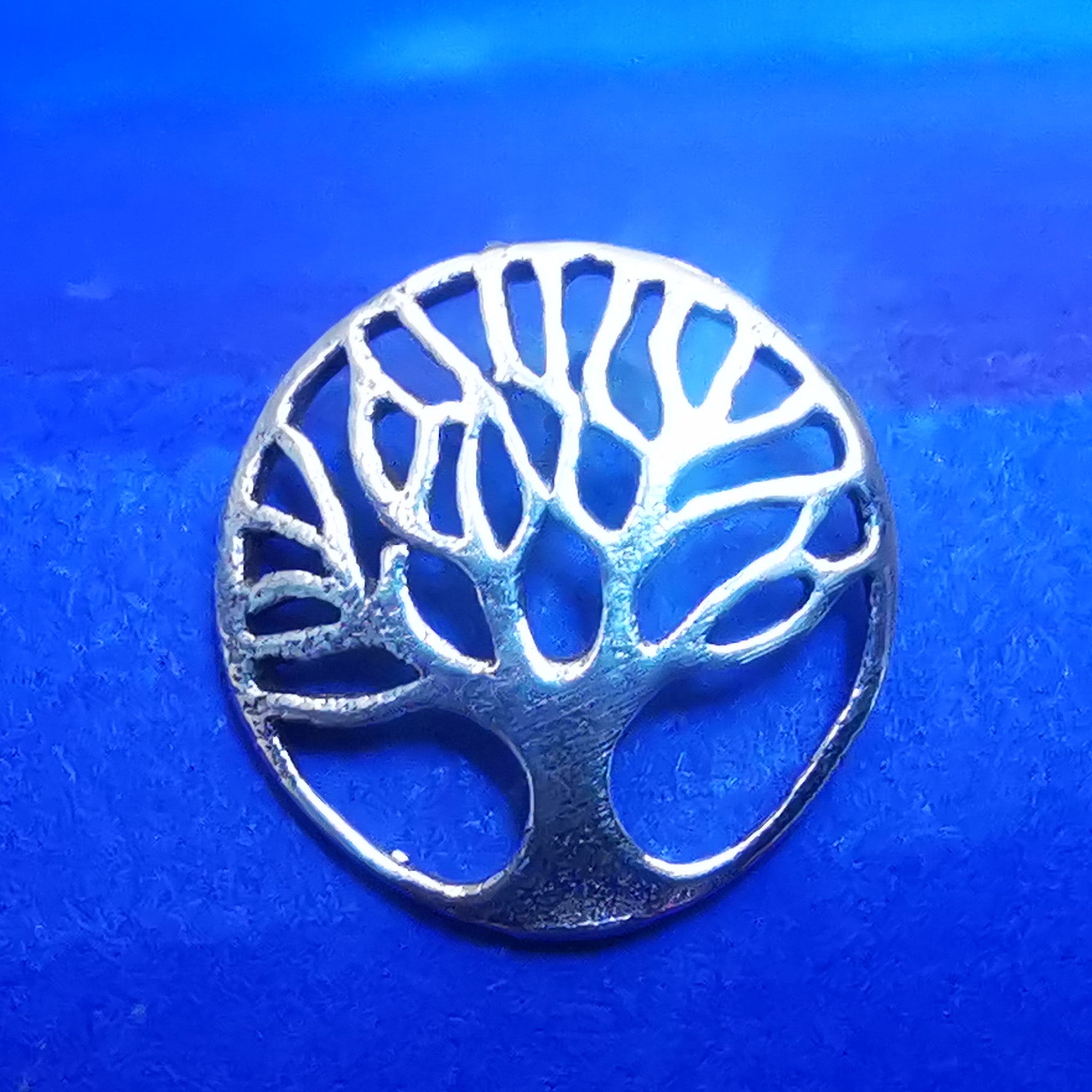 Runder Ohrstecker aus Silber Baum des Lebens