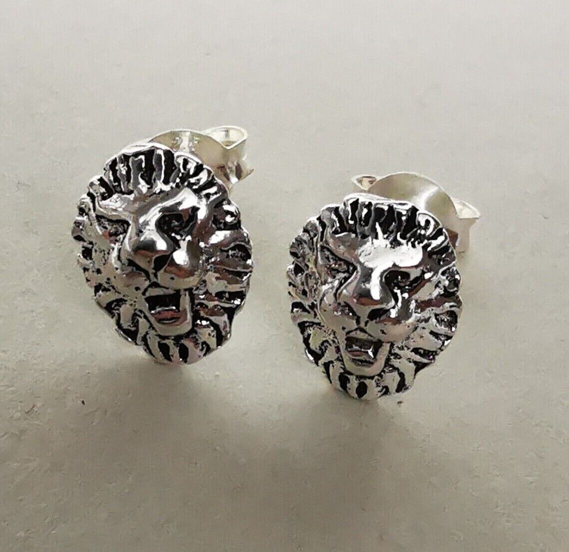 Löwe Löwenkopf Ohrstecker aus 925er Silber – Ohrringe