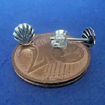 Lade das Bild in den Galerie-Viewer, Mini Ohrstecker aus Silber im Muscheldesign

